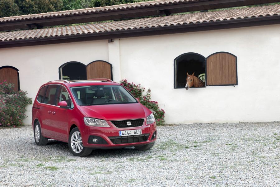  Seat Alhambra 4x4 2011 года  (фото 31 из 46)